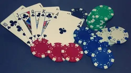 Pengalaman bermain sportsbook dan slot online di cabe777 dengan tema hitam emas